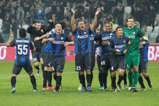 边锋赛后晒伤痕，网友称其太拼了（边锋赛后晒出伤痕，网友直呼拼劲十足）