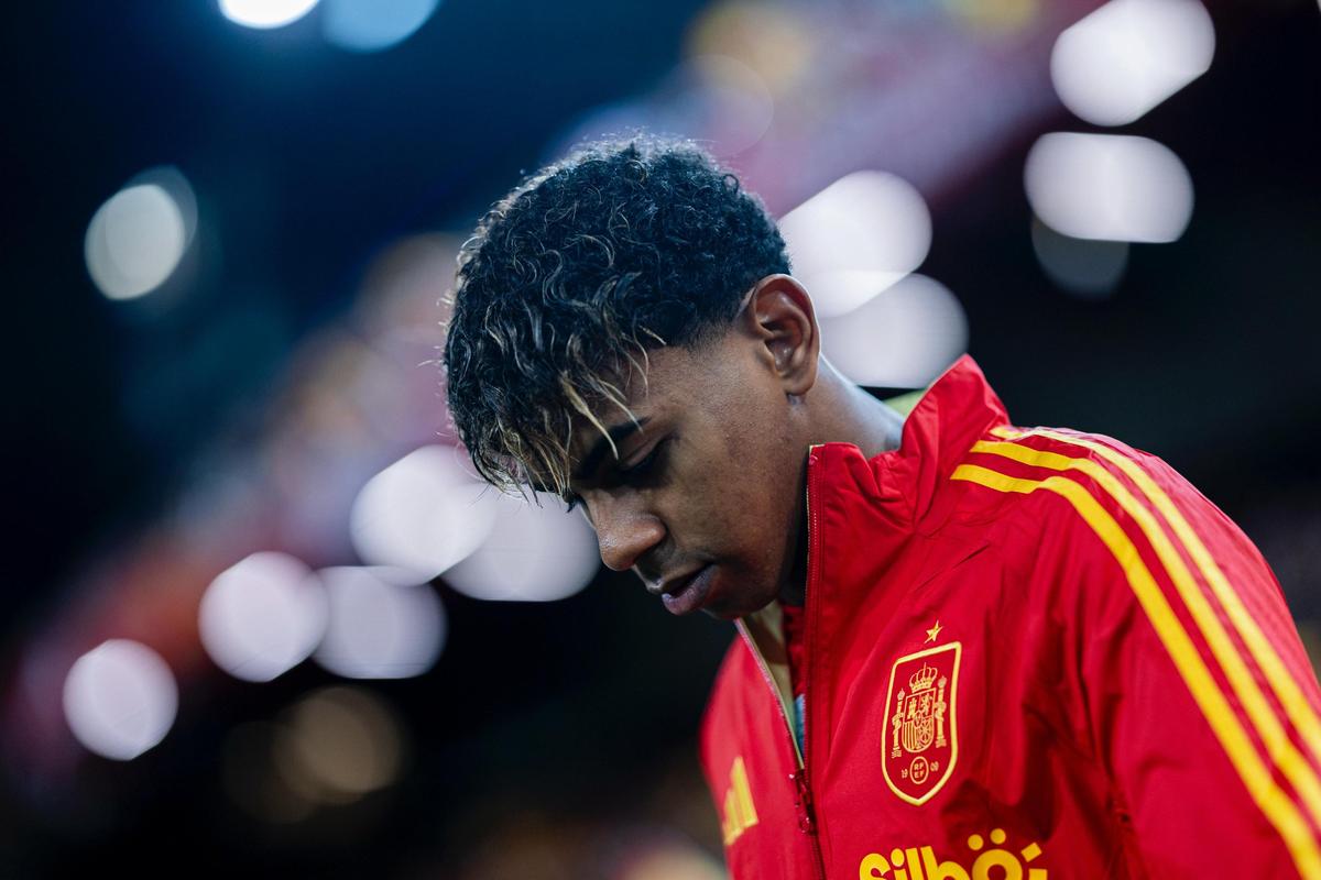 安帅给埃斯特旺批假以考取驾照，并宣布了他通过考试的消息（安帅准许埃斯特旺请假考驾照，并官宣其顺利通过考试）