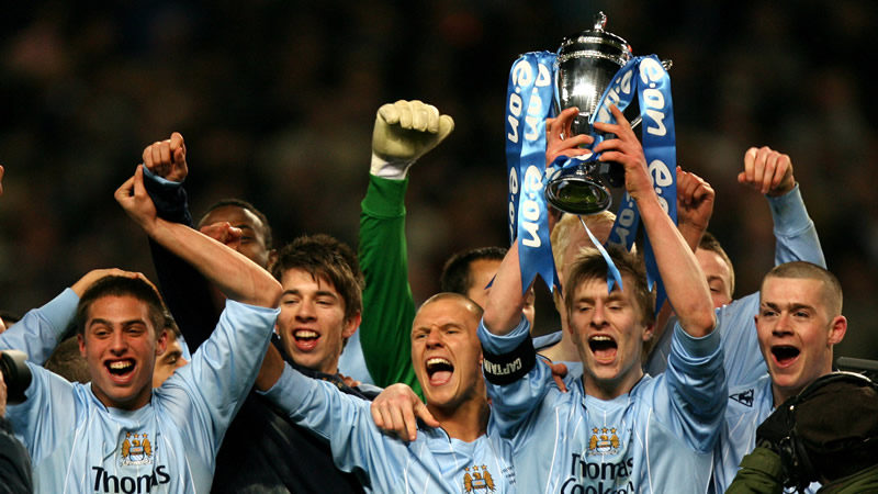 索赔，7名被禁赛一年的马来西亚归化球员计划起诉马来西亚足协（7名遭一年禁赛的马来西亚归化球员拟起诉马来西亚足协并索赔）