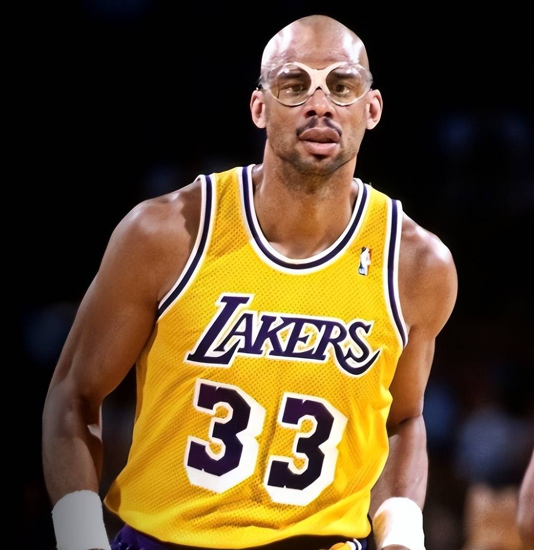 佩德里时隔1各月再为巴萨登场，送出28次传球，3次过人成功（佩德里一个月后复出为巴萨出战：28次传球、3次成功过人）