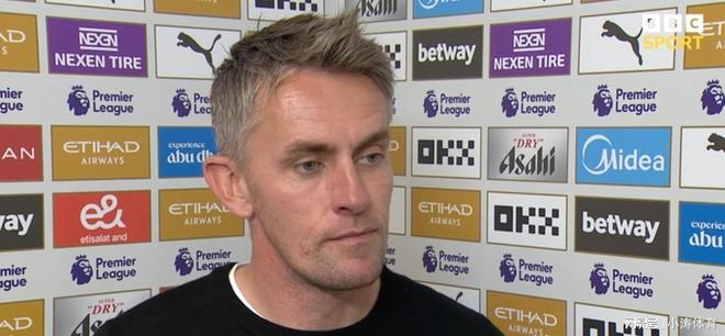 邵佳一告诫小球员：怎么能喝可乐呢，光跟老队员学散漫了（邵佳一提醒小球员：可乐怎能喝？别把老队员的散漫学去了）