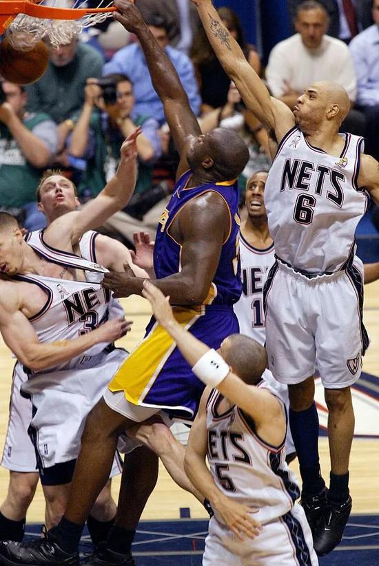 欧联前瞻：萨格勒布迪纳摩近2场狂丢7球，贝蒂斯5轮不败（欧联展望：萨格勒布迪纳摩近两战丢7球，贝蒂斯近五轮不败）