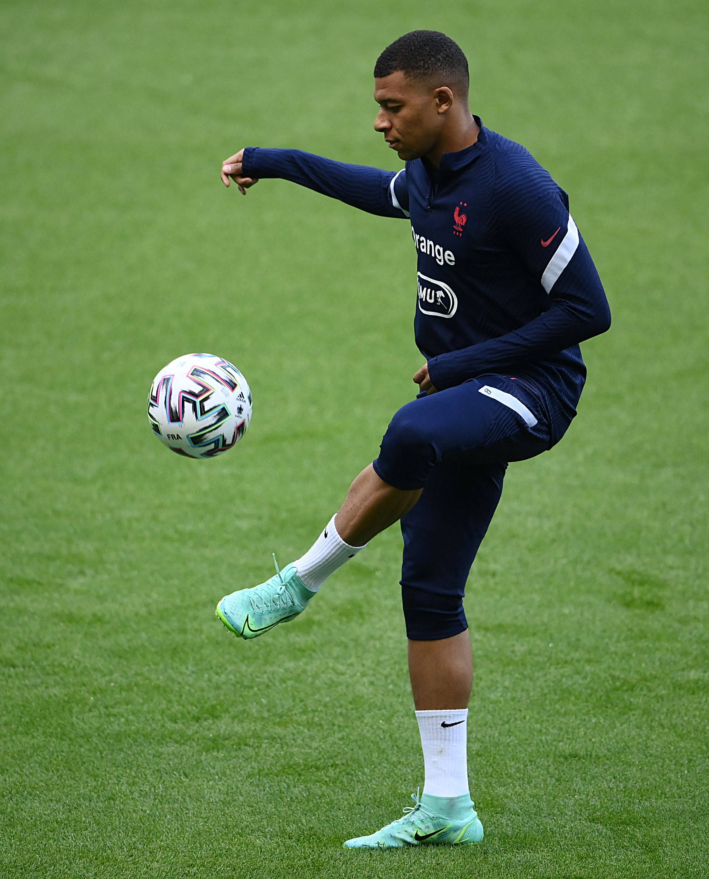 拜仁德甲前11轮拿到31分，追平历史同期最佳纪录（拜仁德甲开局11轮31分，追平历史同期最佳纪录）