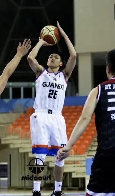 进球制胜！官方：南野拓实当选摩纳哥1-0巴黎最佳球员（官方：南野拓实当选摩纳哥1-0巴黎全场最佳，关键一击定胜局）