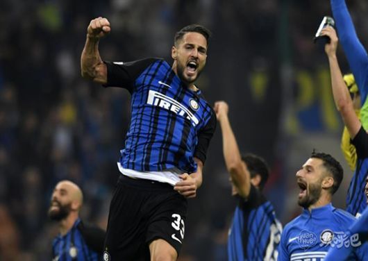 近15年谷歌每年搜索量最高球员：C罗10次断崖领先，梅西仅1次（过去15年谷歌年度最热球员榜：C罗10年遥遥领先，梅西仅一次登顶）