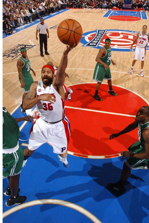 布伦森15分＆哈特13分，尼克斯半场22次罚球，雄鹿6次（布伦森15分哈特13分，尼克斯半场罚球22次，雄鹿仅6次）