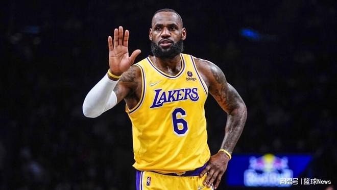 替补球员凯恩梅开三度 拜仁5‑0血洗斯图加特（凯恩替补戴帽，拜仁5-0大胜斯图加特）