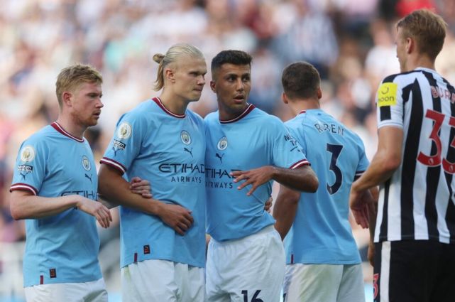 官方：狼队签下挪威后卫沃尔费；据悉转会费为1200万欧（官宣：狼队引进挪威后卫沃尔费，转会费约1200万欧元）