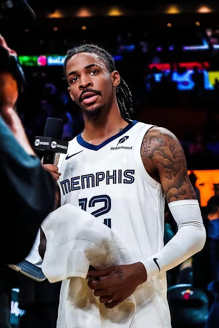 一剑封喉！高诗岩三分杀死比赛 全场仅这一次出手&贡献5分8助（关键三分定胜局！高诗岩全场唯一出手命中，贡献5分8助攻）