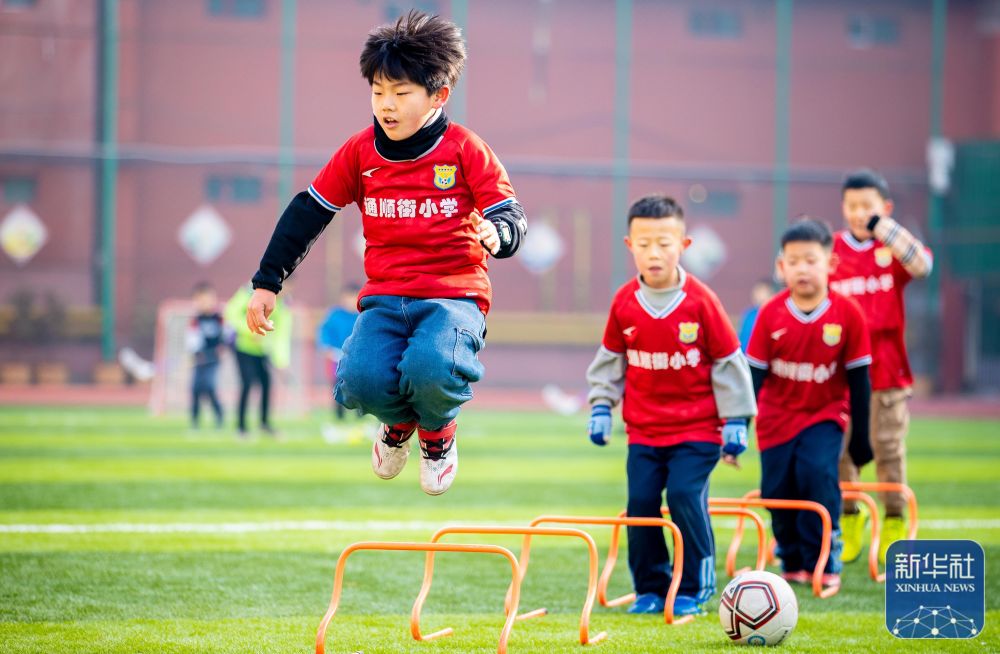 拜仁德甲13轮净胜球+40五大联赛第一，比第二名巴萨多了15球（德甲13轮战罢，拜仁净胜球+40领跑五大联赛，较次席巴萨多15球）