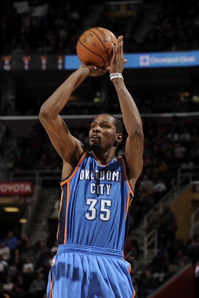 76人加时123-114力克雄鹿，马克西狂轰54分带队送雄鹿三连败（马克西轰下54分，76人加时123-114击败雄鹿送其三连败）