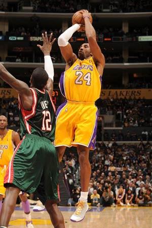 田中碧谈弗朗西斯受伤：真的很抱歉，祈愿他尽快恢复回归赛场（田中碧谈弗朗西斯伤情：深表歉意，盼其尽快康复重返赛场）