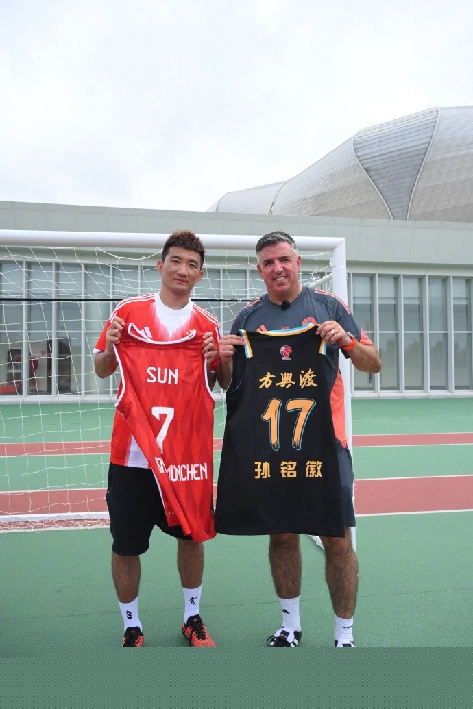 尤文vs帕福斯：伊尔迪兹搭档戴维，洛卡特利、坎比亚索出战（尤文对阵帕福斯：伊尔迪兹联手戴维，洛卡特利与坎比亚索登场）