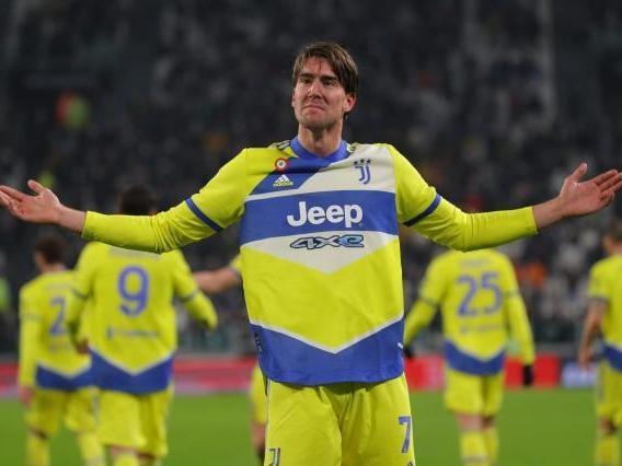 巴萨2-1逆转法兰克福，孔德头球双响，亚马尔、拉什福德送助攻（巴萨2-1逆转法兰克福，孔德头槌梅开二度，亚马尔与拉什福德奉献助攻）