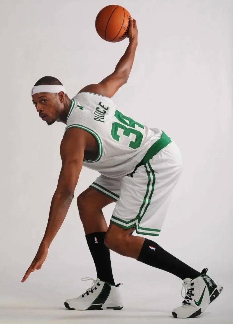 雷迪克：今天在退防转换方面做得不好，限制持球突破很困难（雷迪克：本场转换防守不理想，遏制持球突破颇为困难）